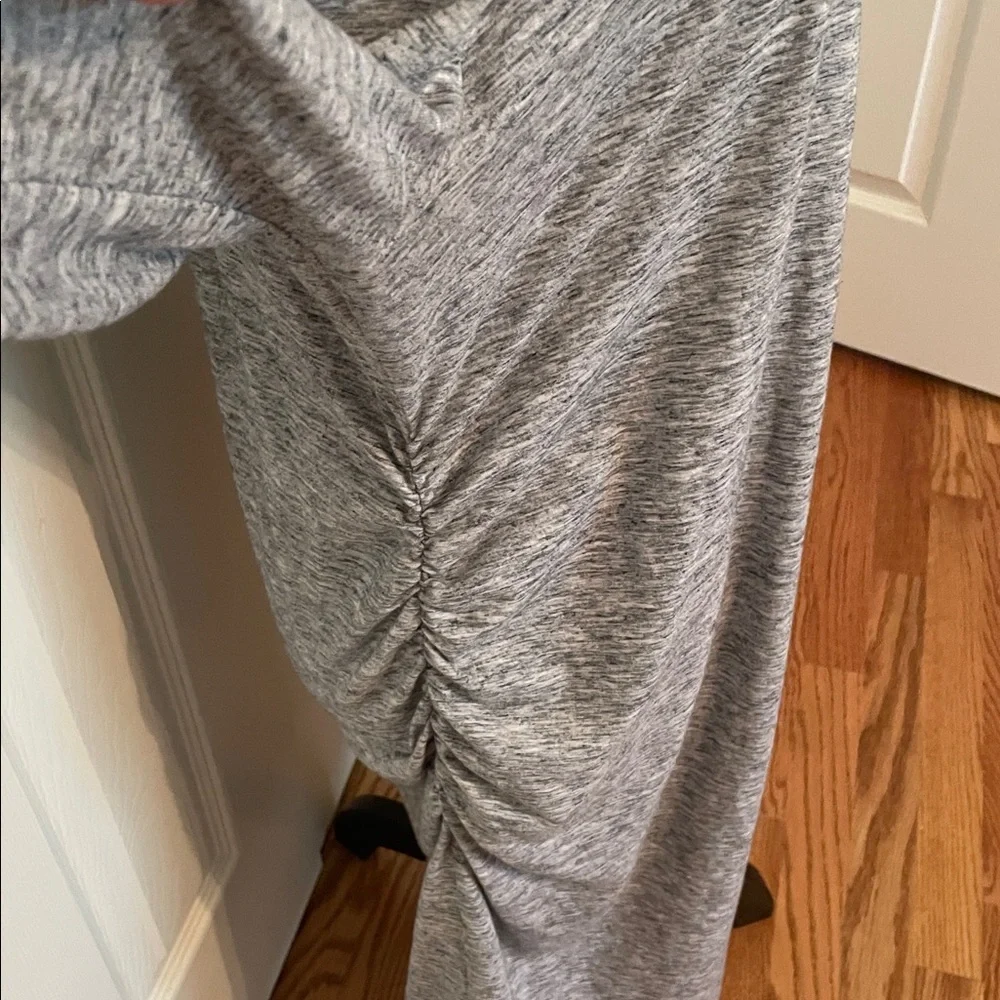 Liz Lange Maternity Gray Long Sleeve Dress Ruched Sides XL EUC Comfortable - Picture 3 of 7